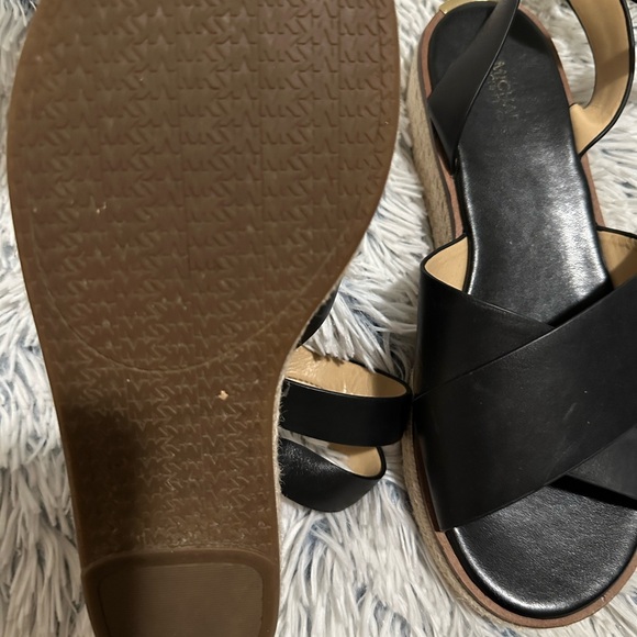 Michael Kors shoes - Picture 2 of 5